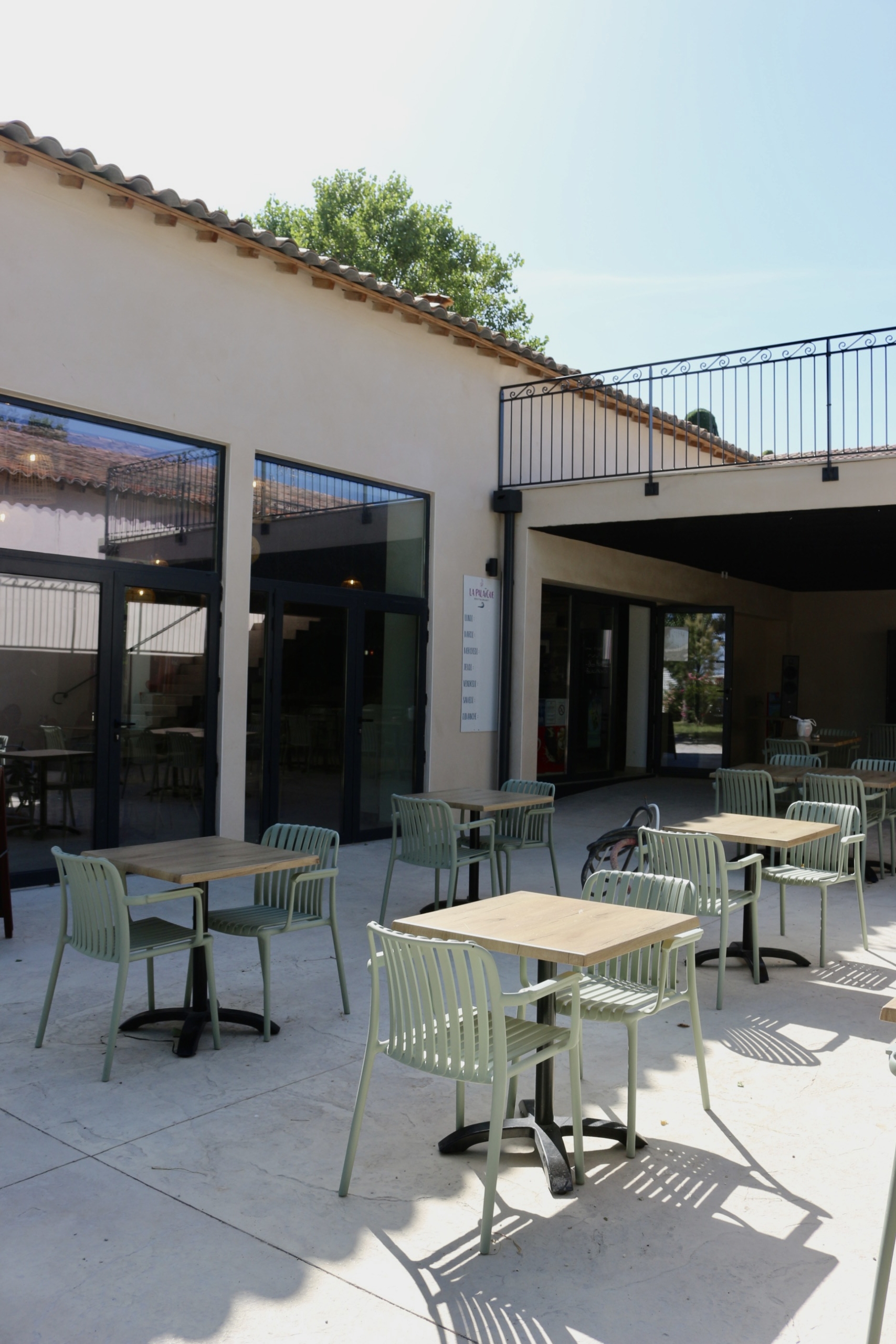 Le restaurant et sa terrasse